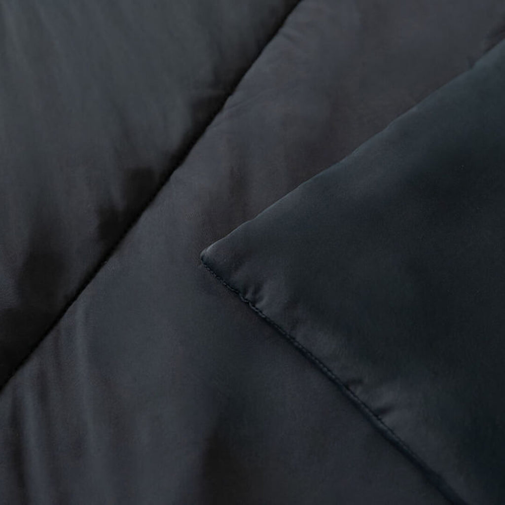 Close up of corners and stitching of black cooling blanket.