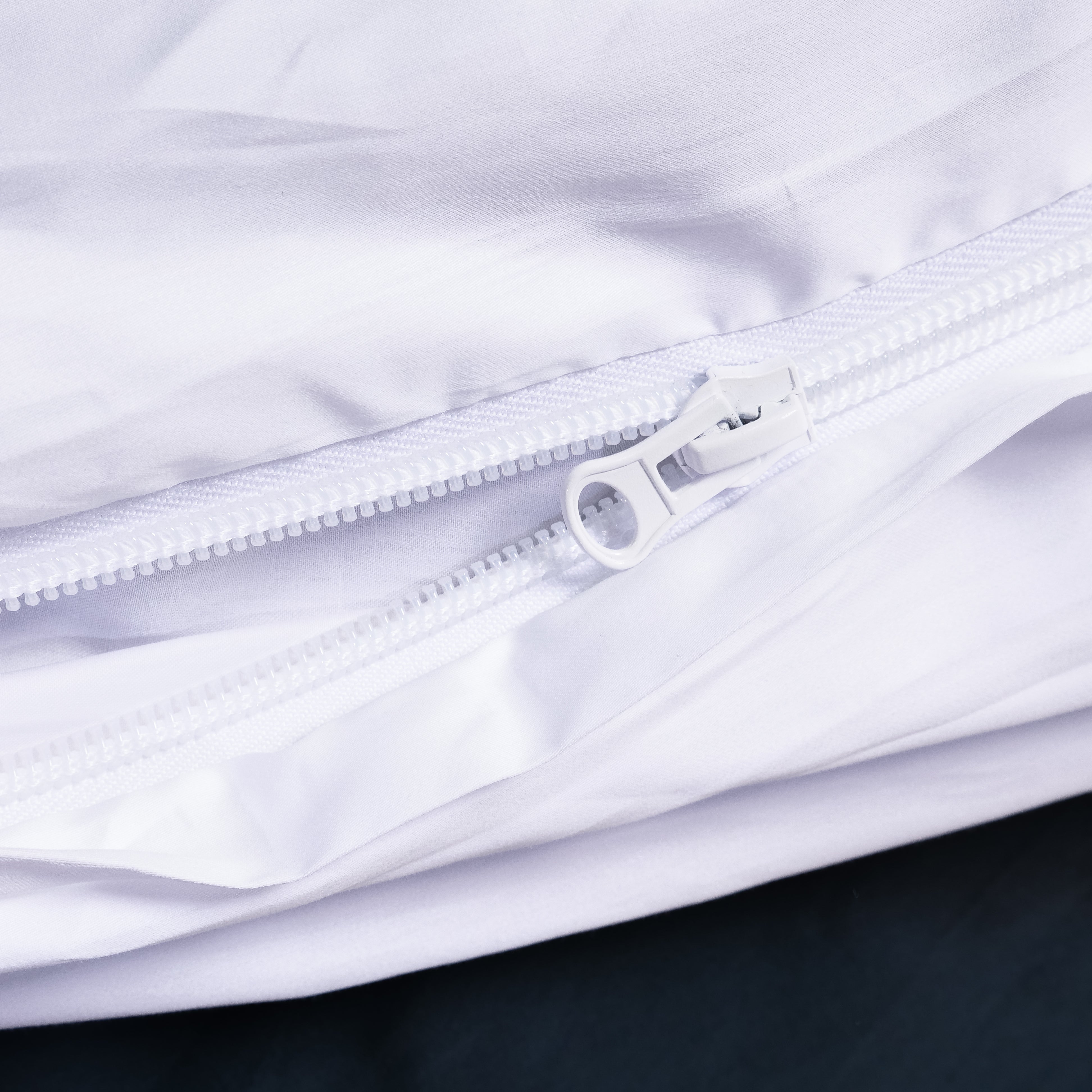 Whitehaven quilt cover zipper.