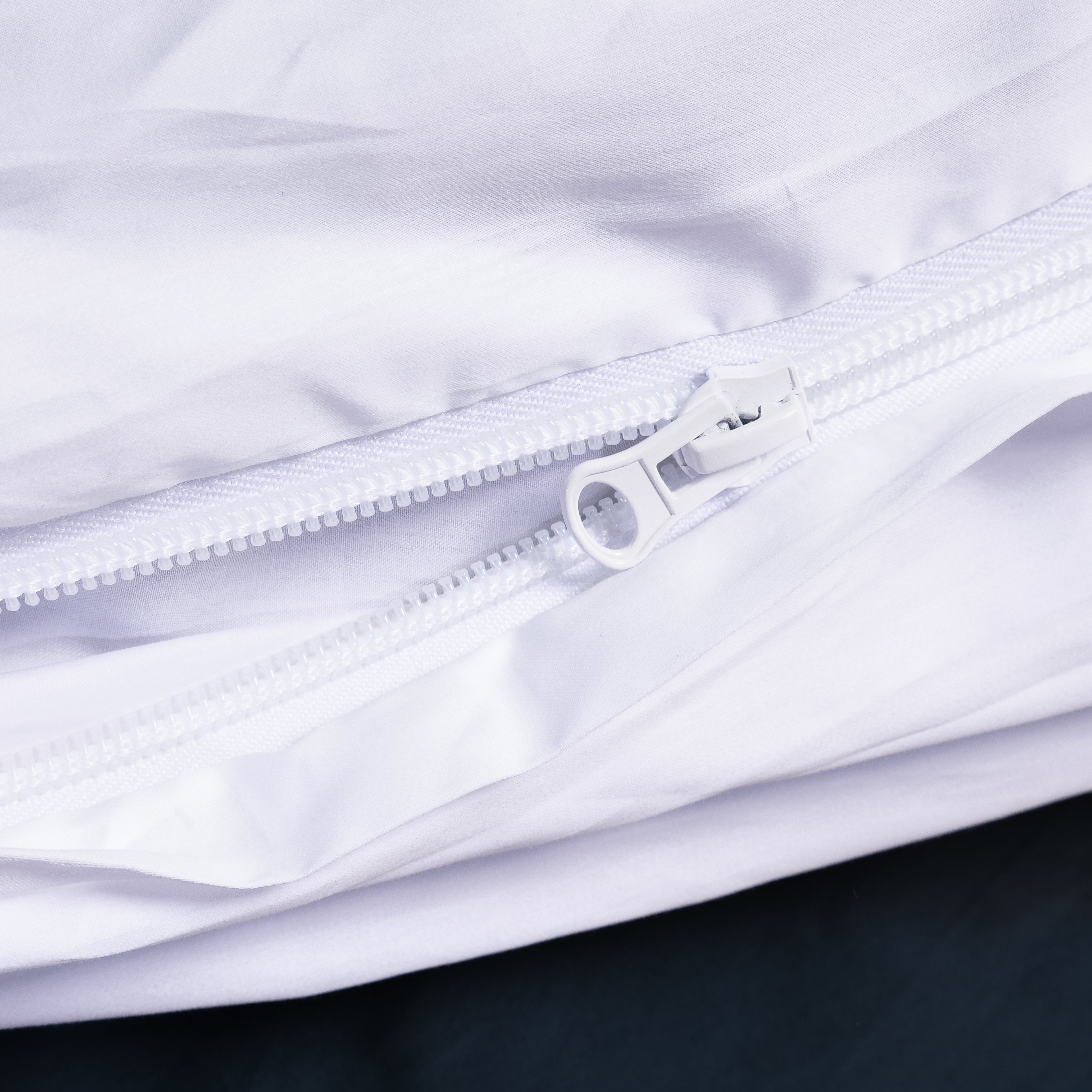 Whitehaven quilt cover zipper.